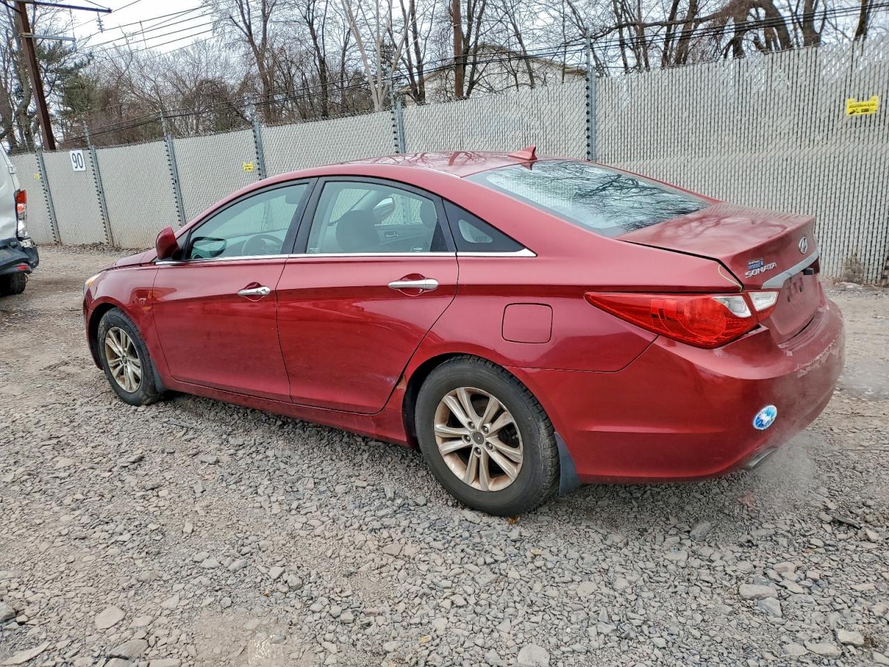 2013 HYUNDAI SONATA SE photo 2