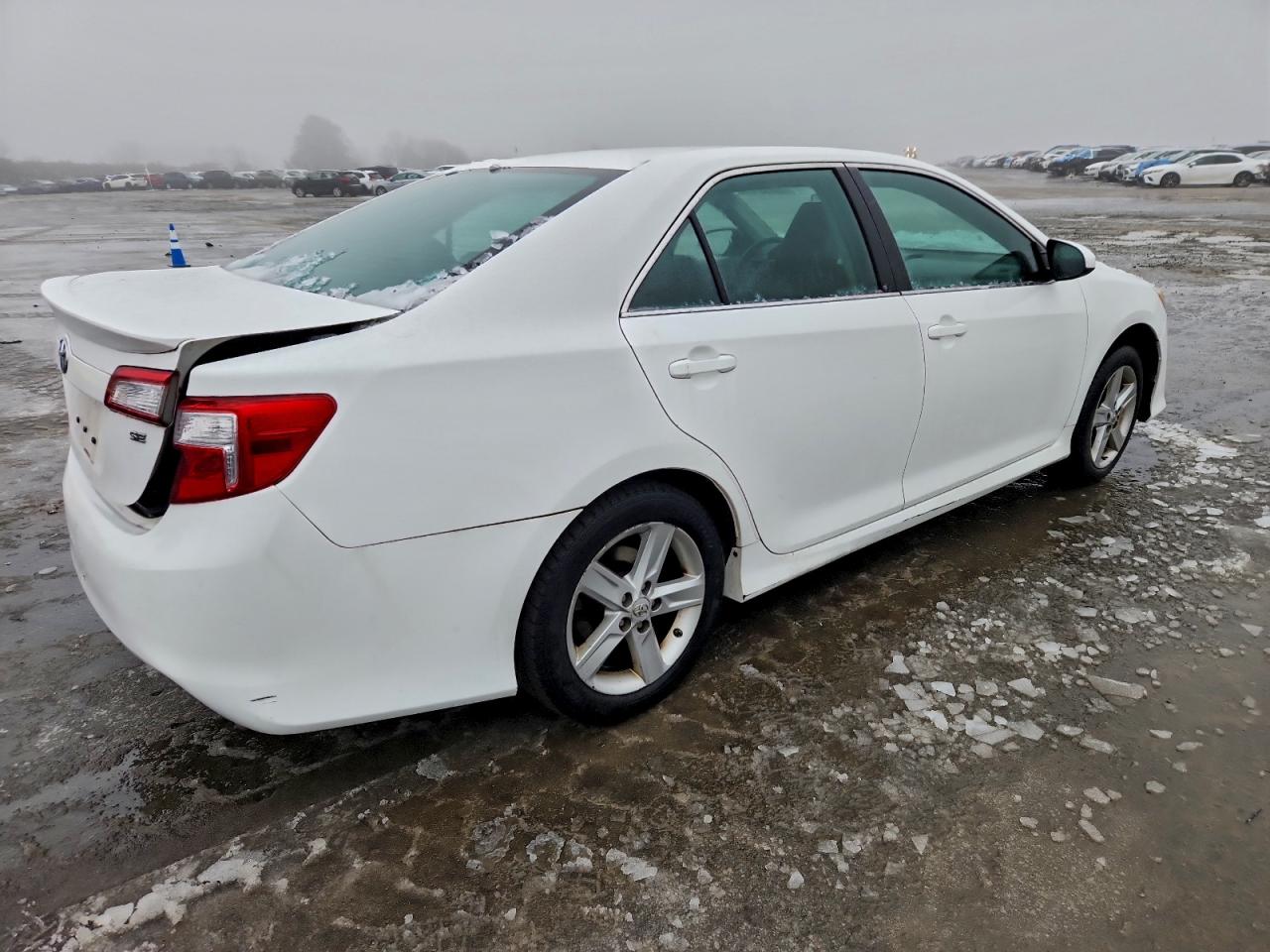 2014 TOYOTA CAMRY L photo 3