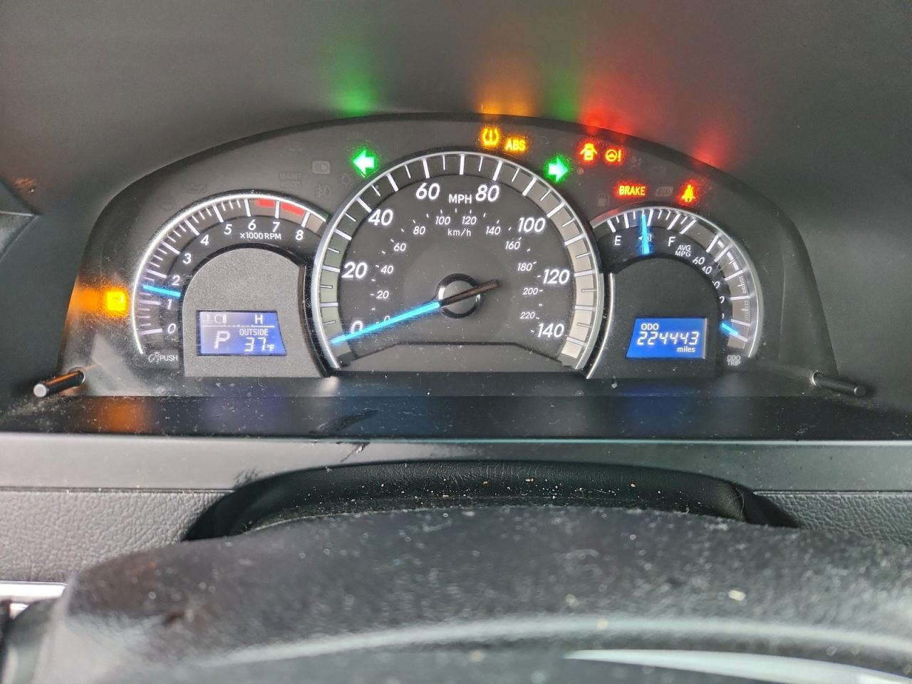 2014 TOYOTA CAMRY L photo 9