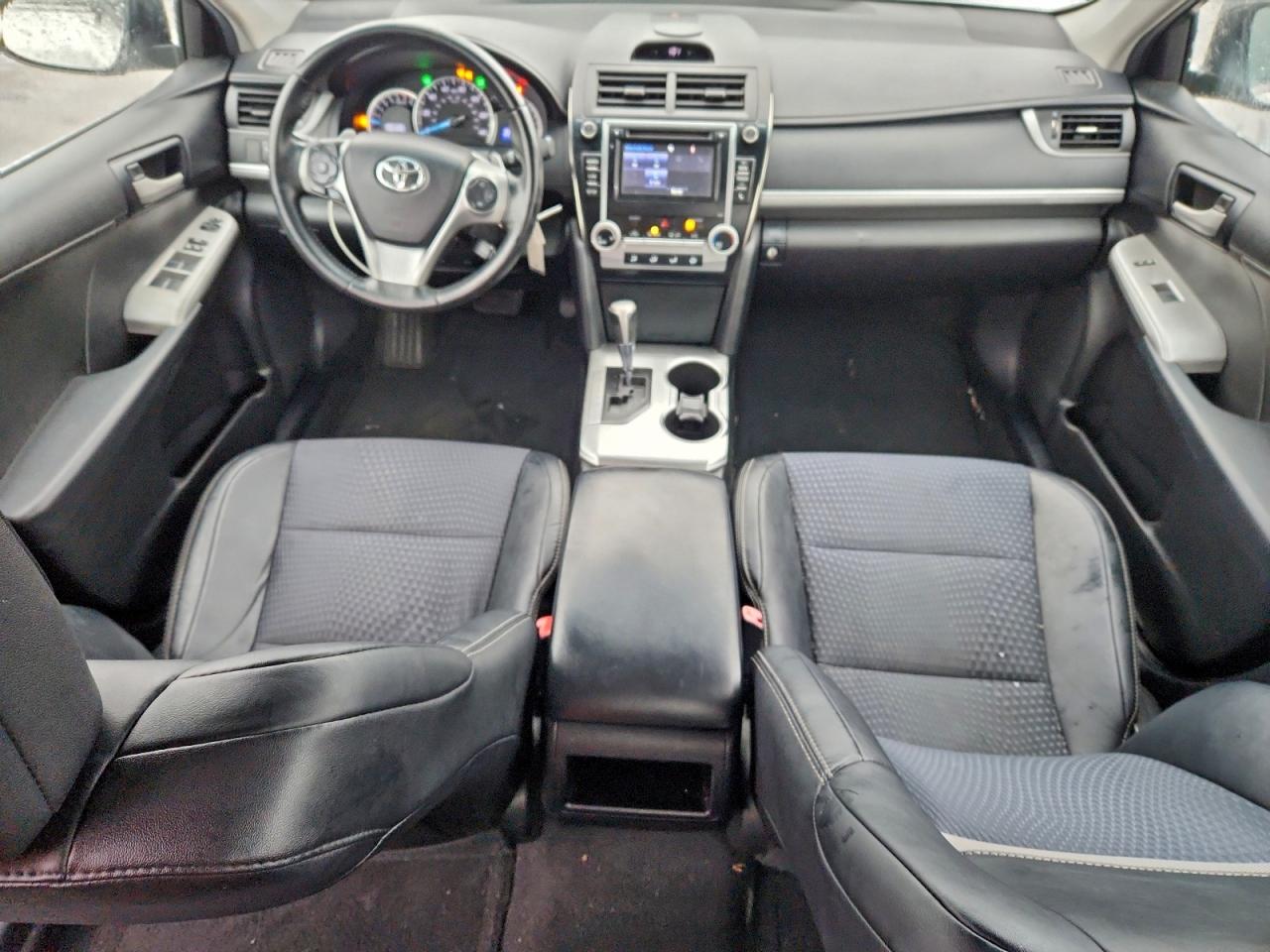 2014 TOYOTA CAMRY L photo 8