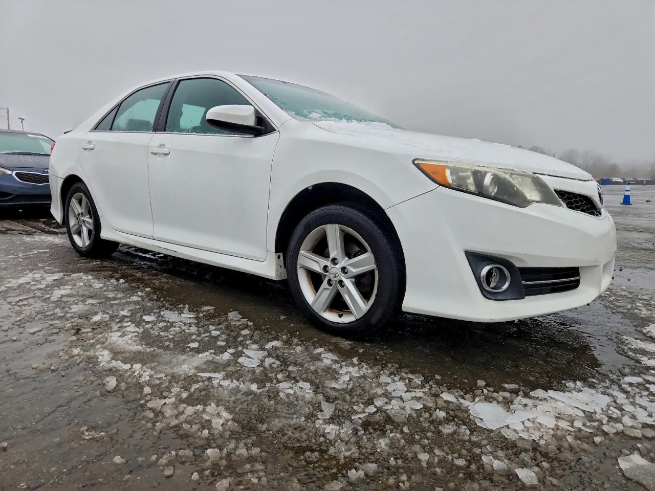 2014 TOYOTA CAMRY L photo 4