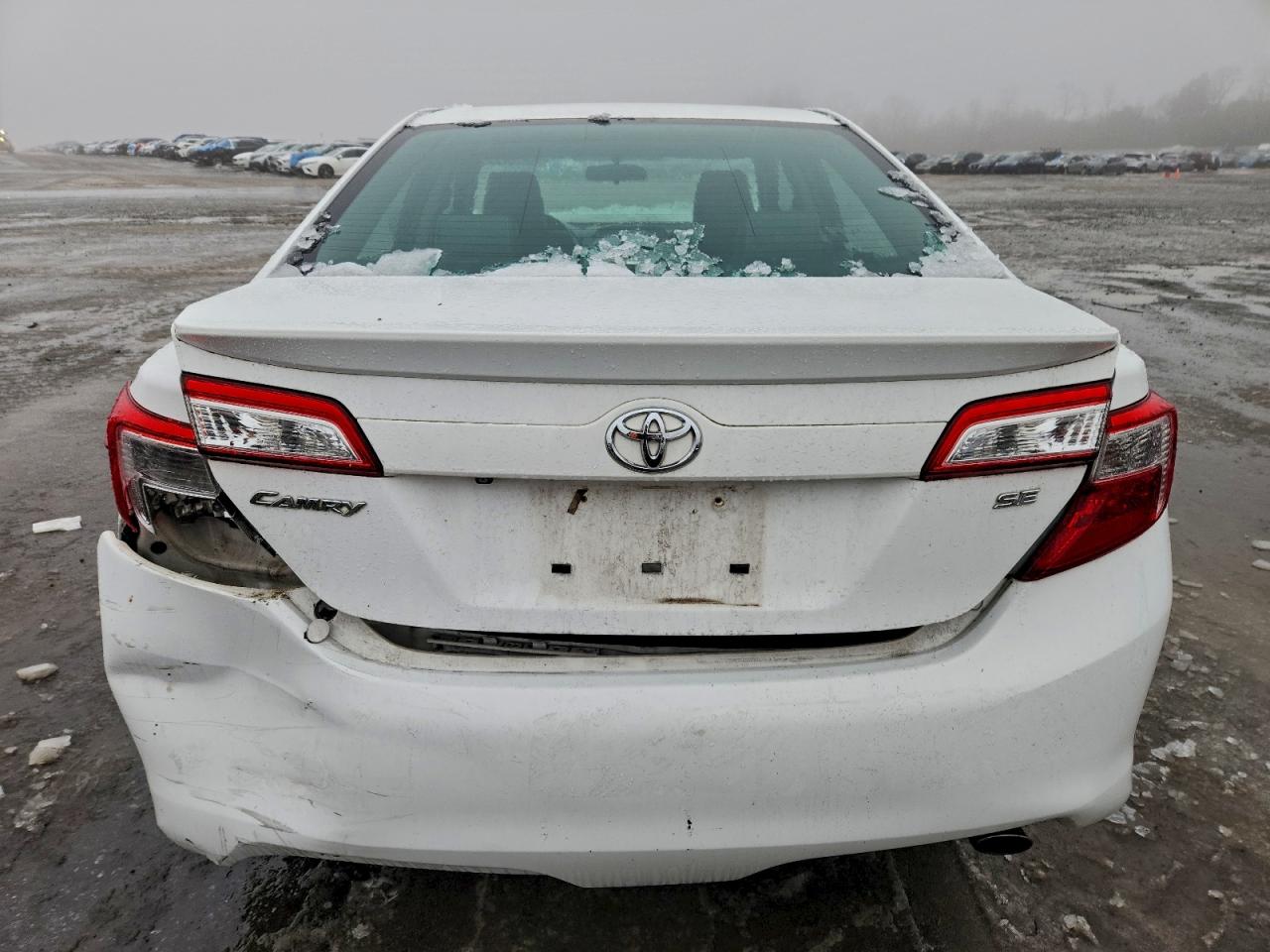 2014 TOYOTA CAMRY L photo 6