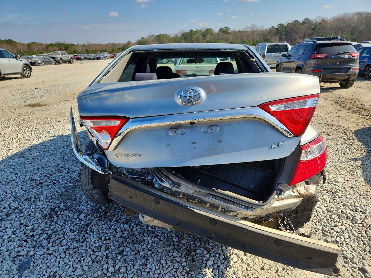 2017 TOYOTA CAMRY LE photo 6