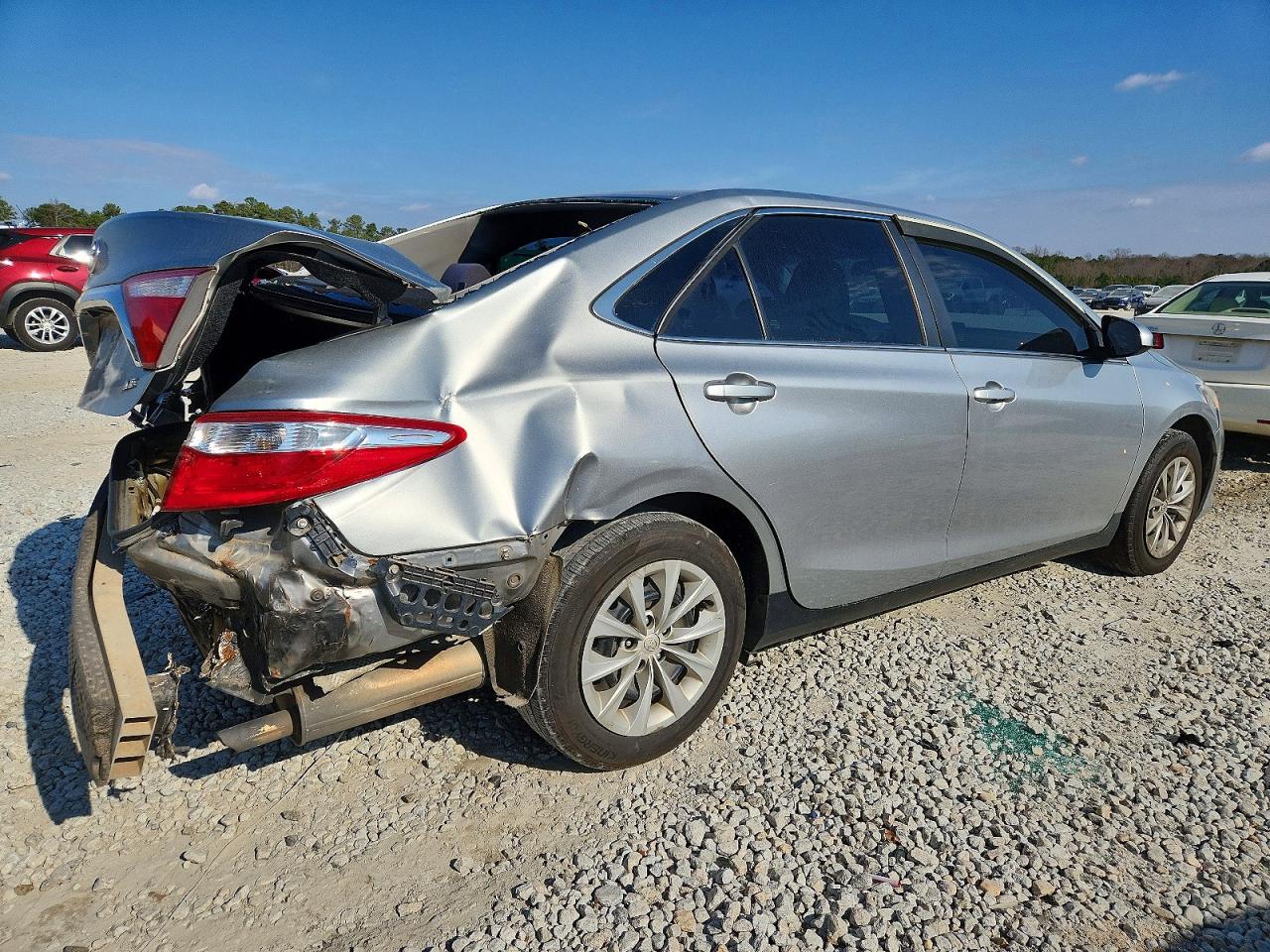 2017 TOYOTA CAMRY LE photo 3