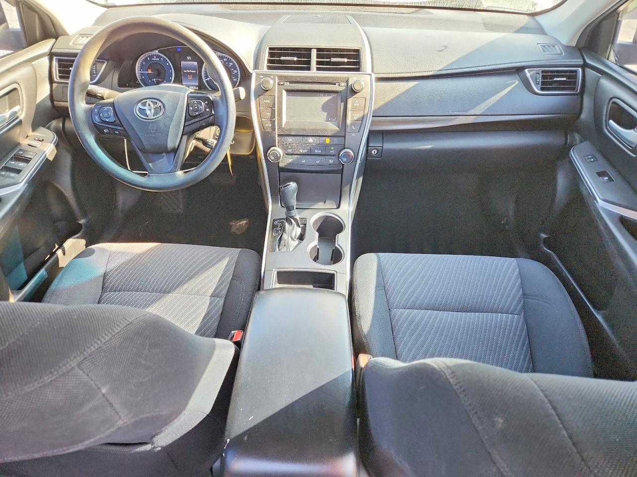 2017 TOYOTA CAMRY LE photo 8