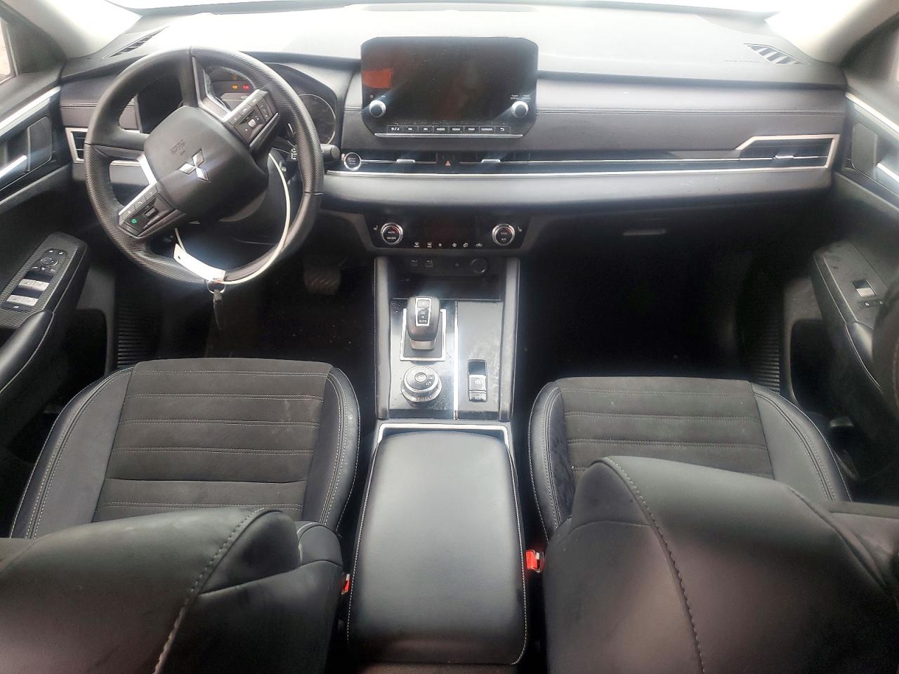 2024 MITSUBISHI OUTLANDER SE photo 15