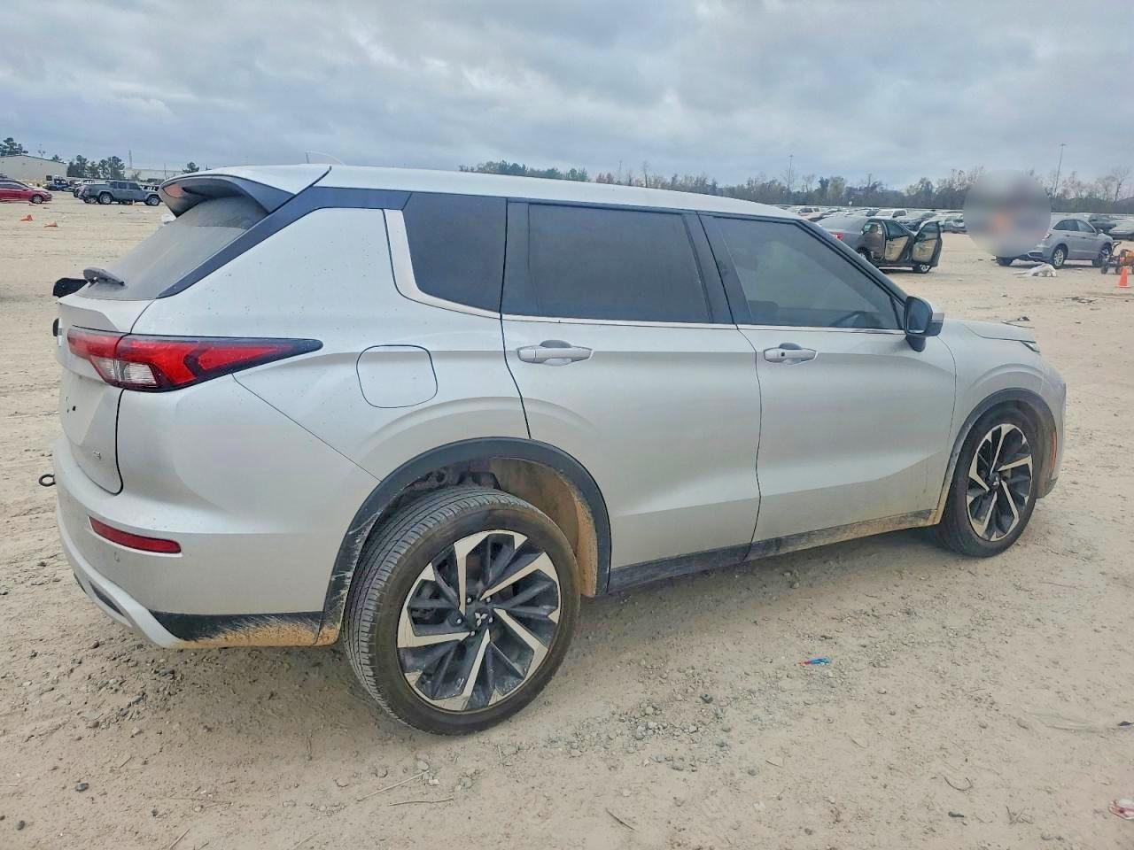 2024 MITSUBISHI OUTLANDER SE photo 5