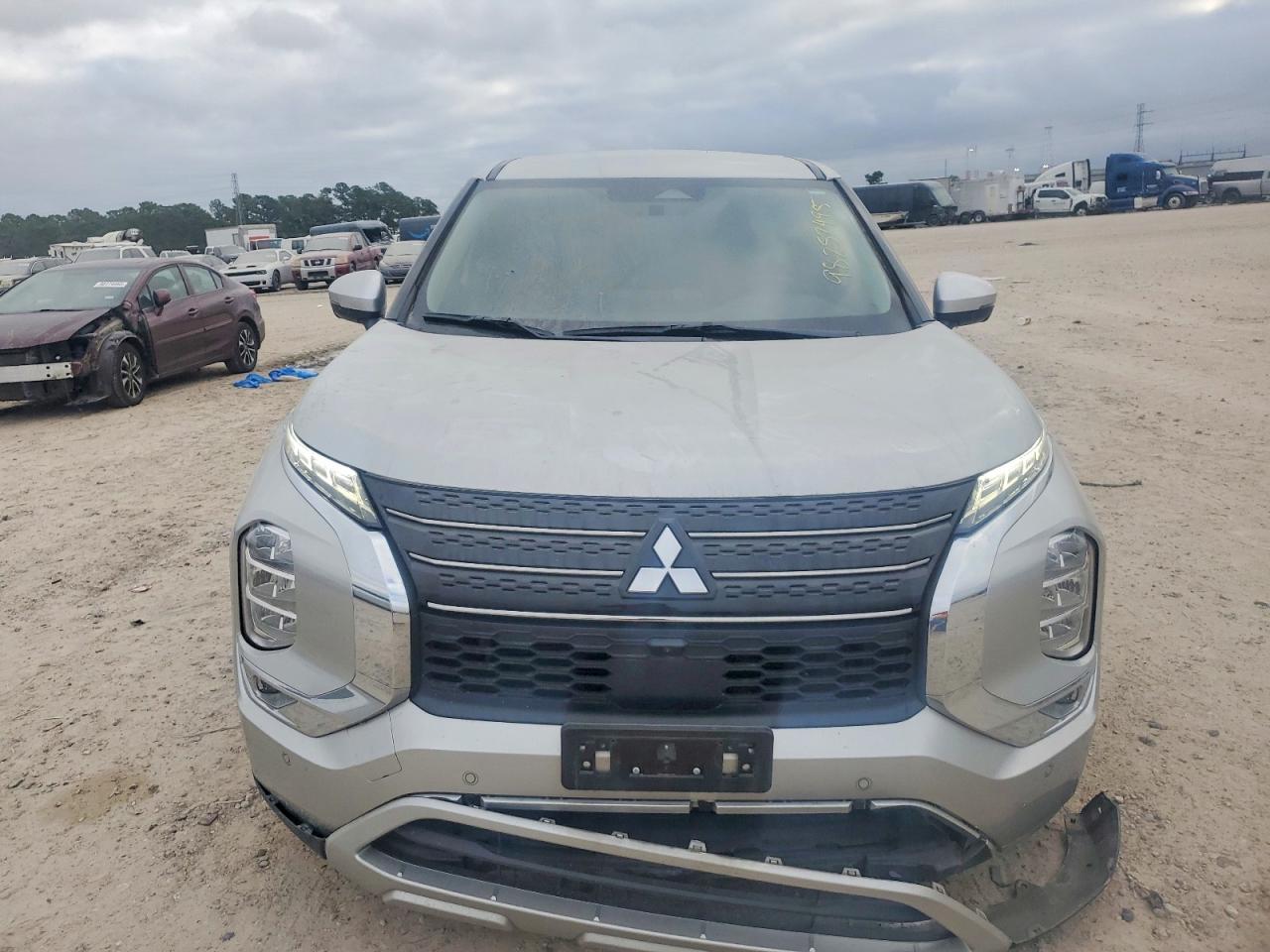 2024 MITSUBISHI OUTLANDER SE photo 9