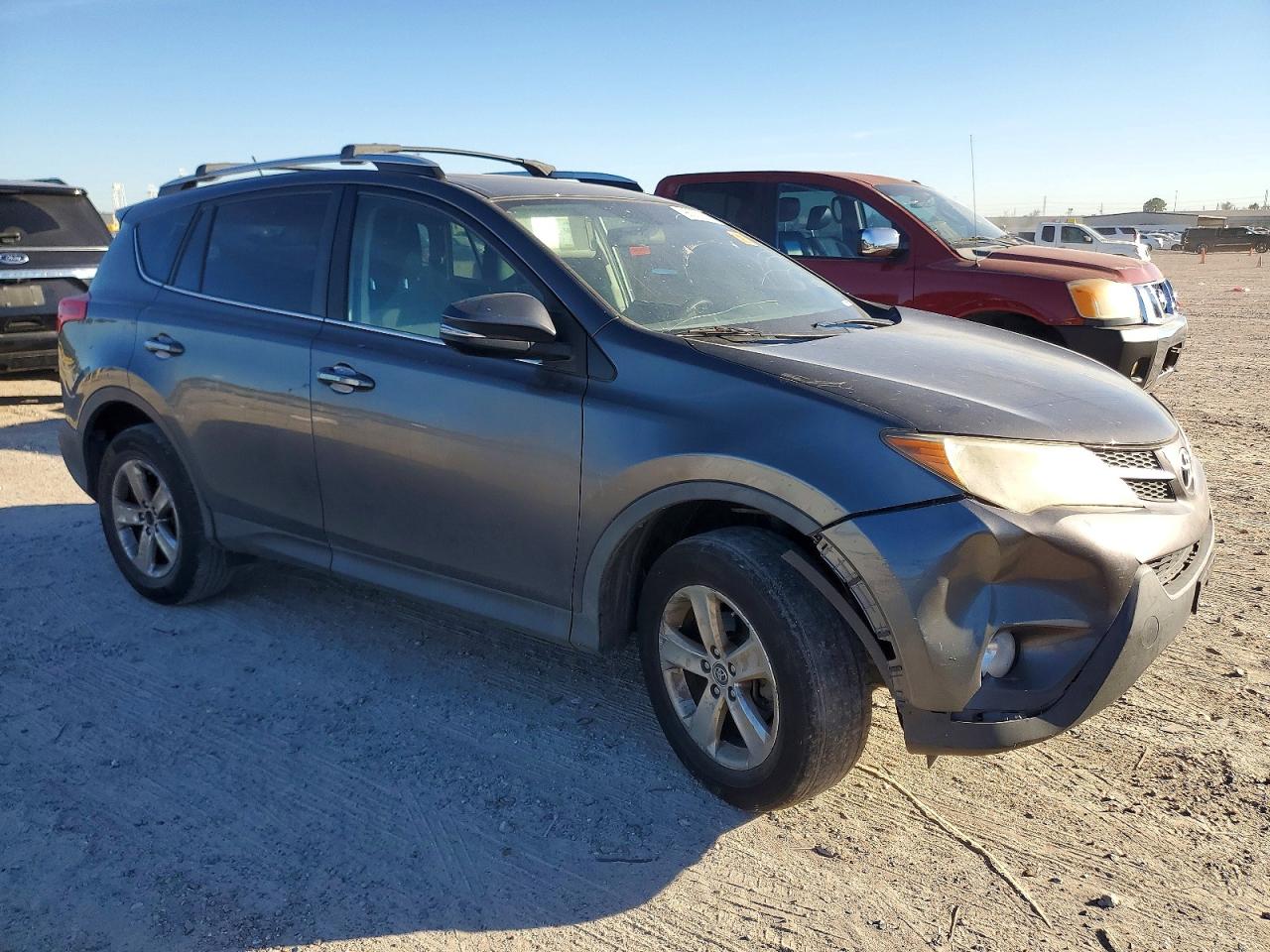 2015 TOYOTA RAV4 XLE photo 4
