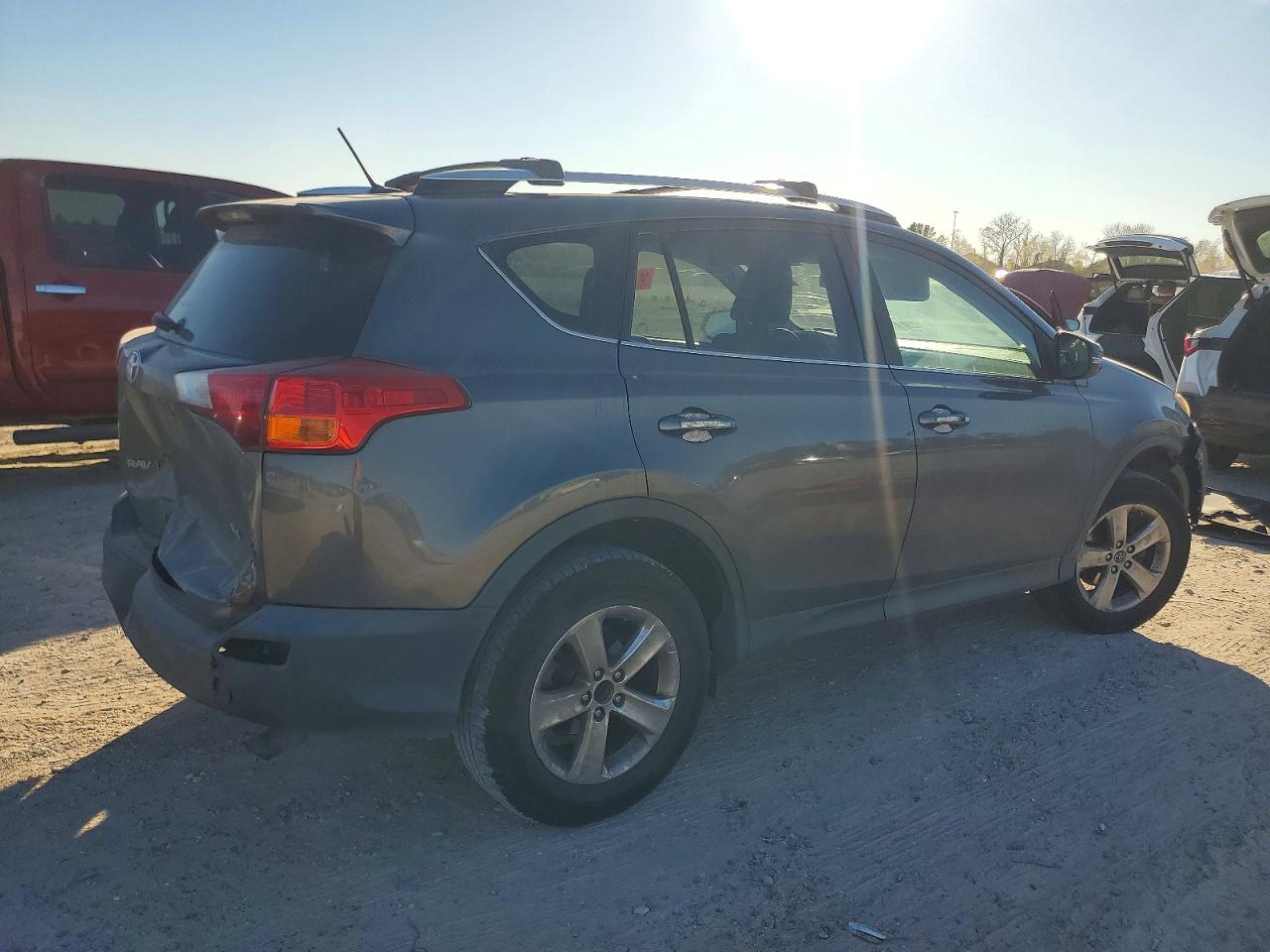 2015 TOYOTA RAV4 XLE photo 3