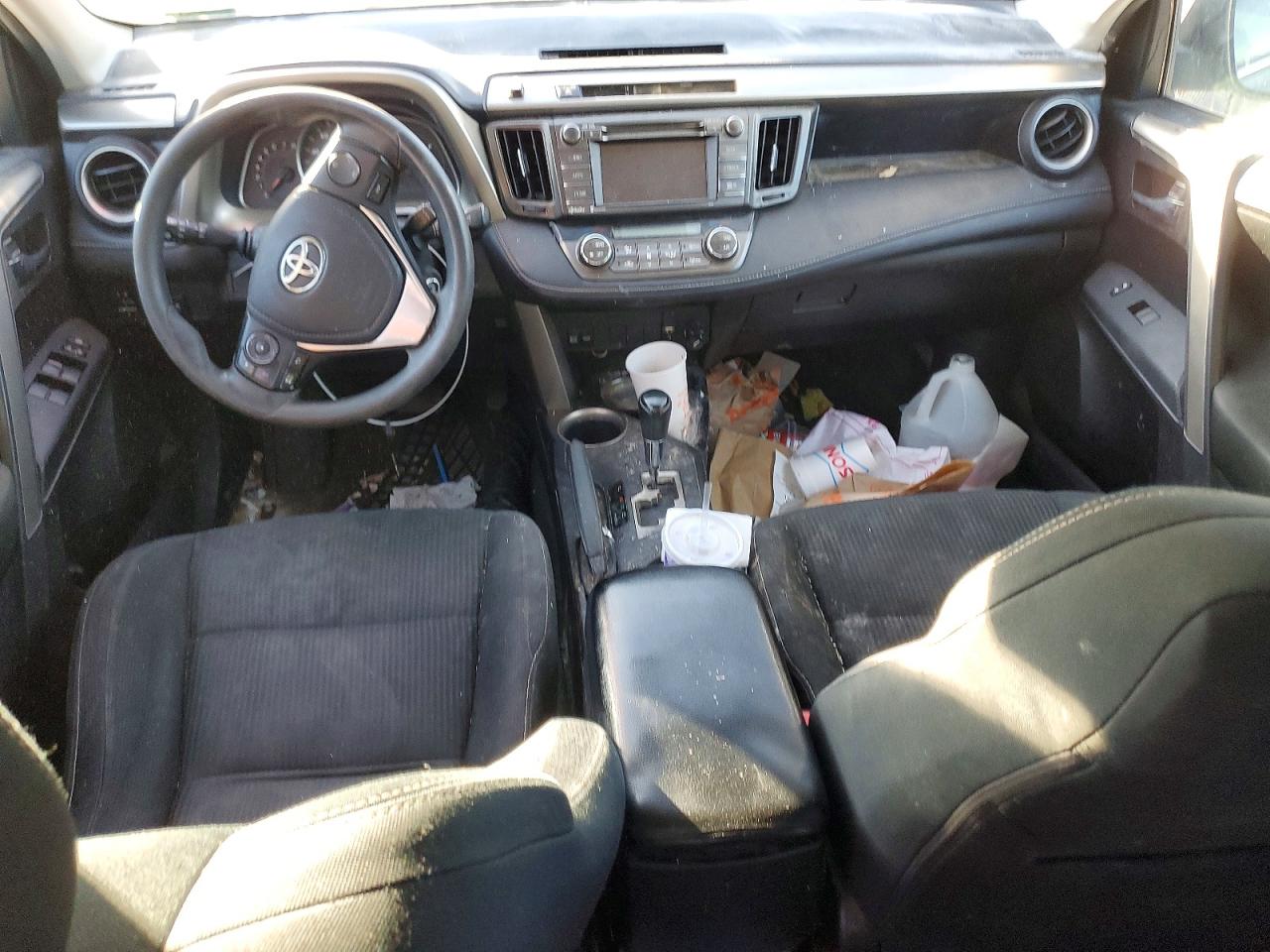 2015 TOYOTA RAV4 XLE photo 8