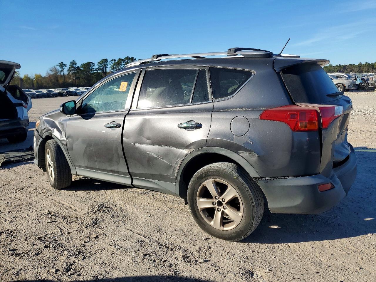 2015 TOYOTA RAV4 XLE photo 2