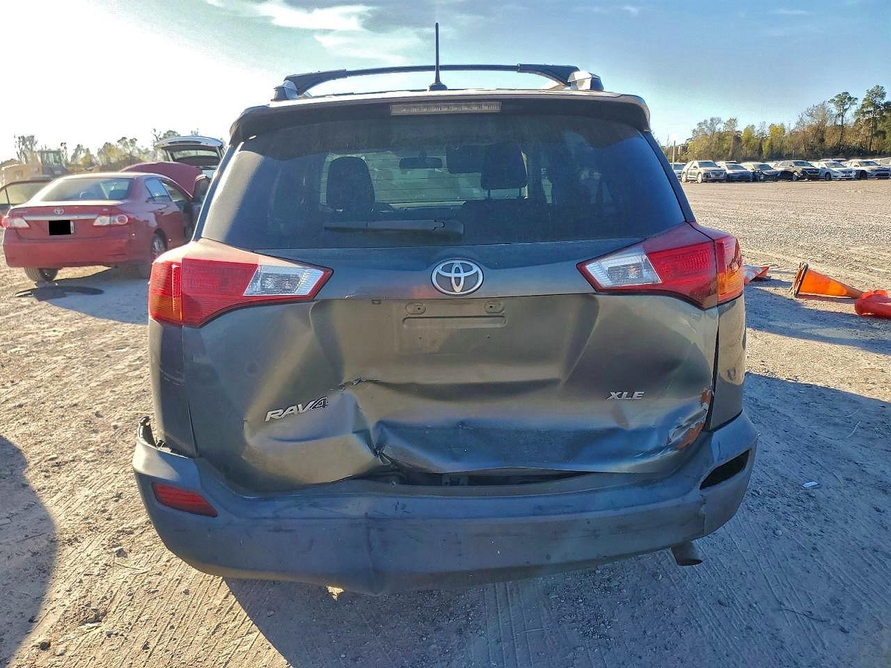 2015 TOYOTA RAV4 XLE photo 6