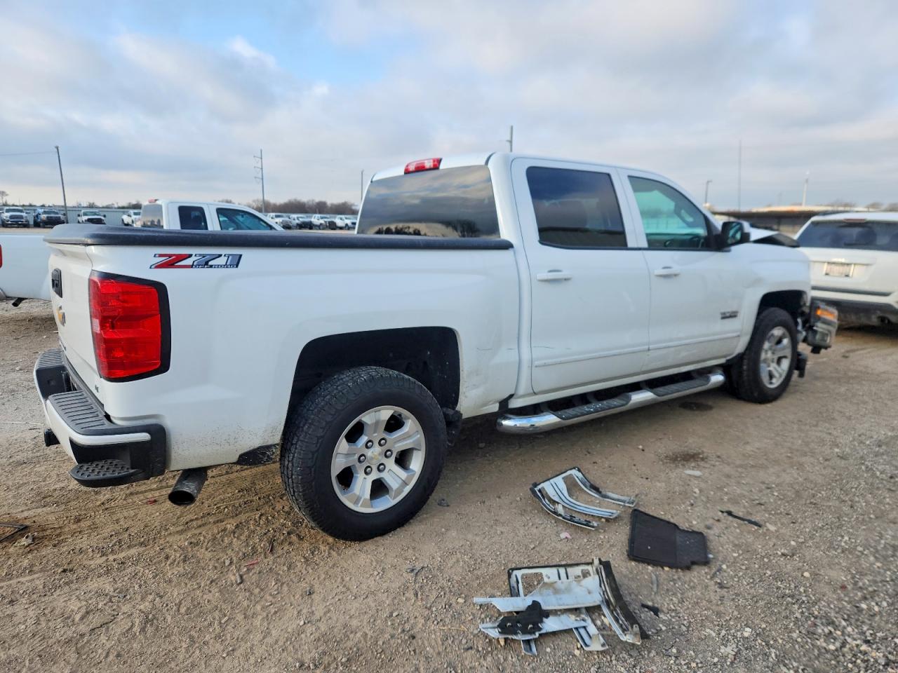 2018 CHEVROLET SILVERADO K1500 LT photo 3