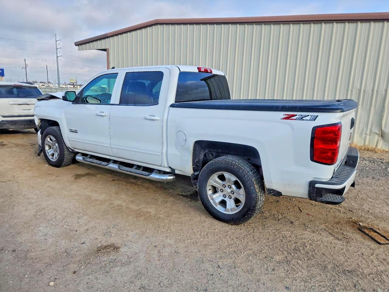 2018 CHEVROLET SILVERADO K1500 LT photo 2