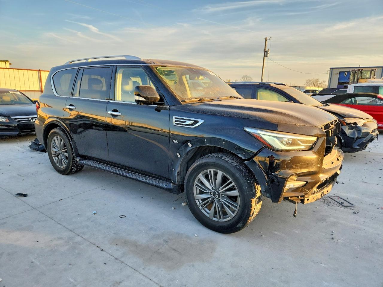 2019 INFINITI QX80 LUXE photo 4
