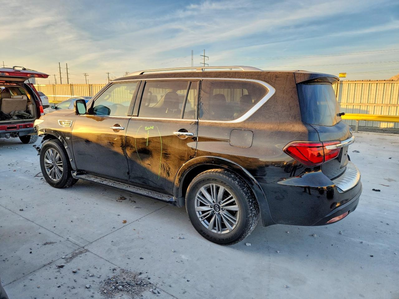 2019 INFINITI QX80 LUXE photo 2