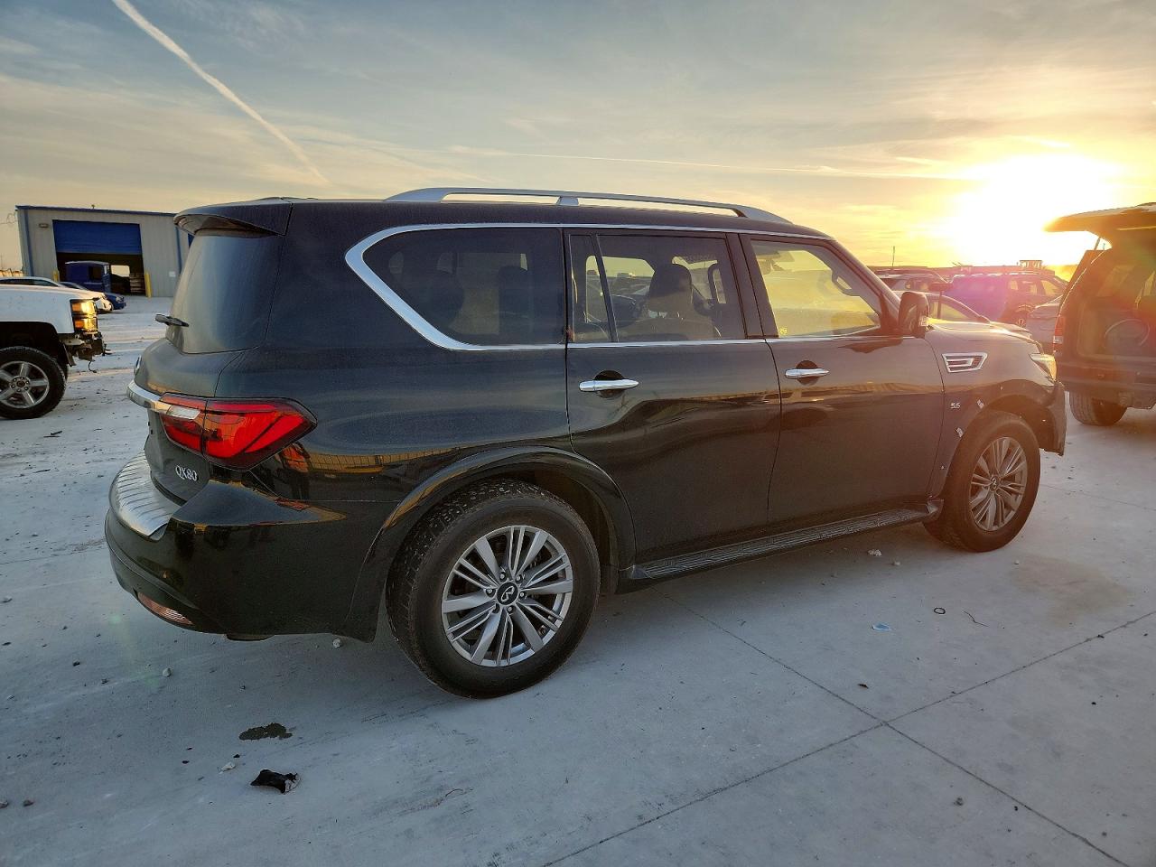 2019 INFINITI QX80 LUXE photo 3