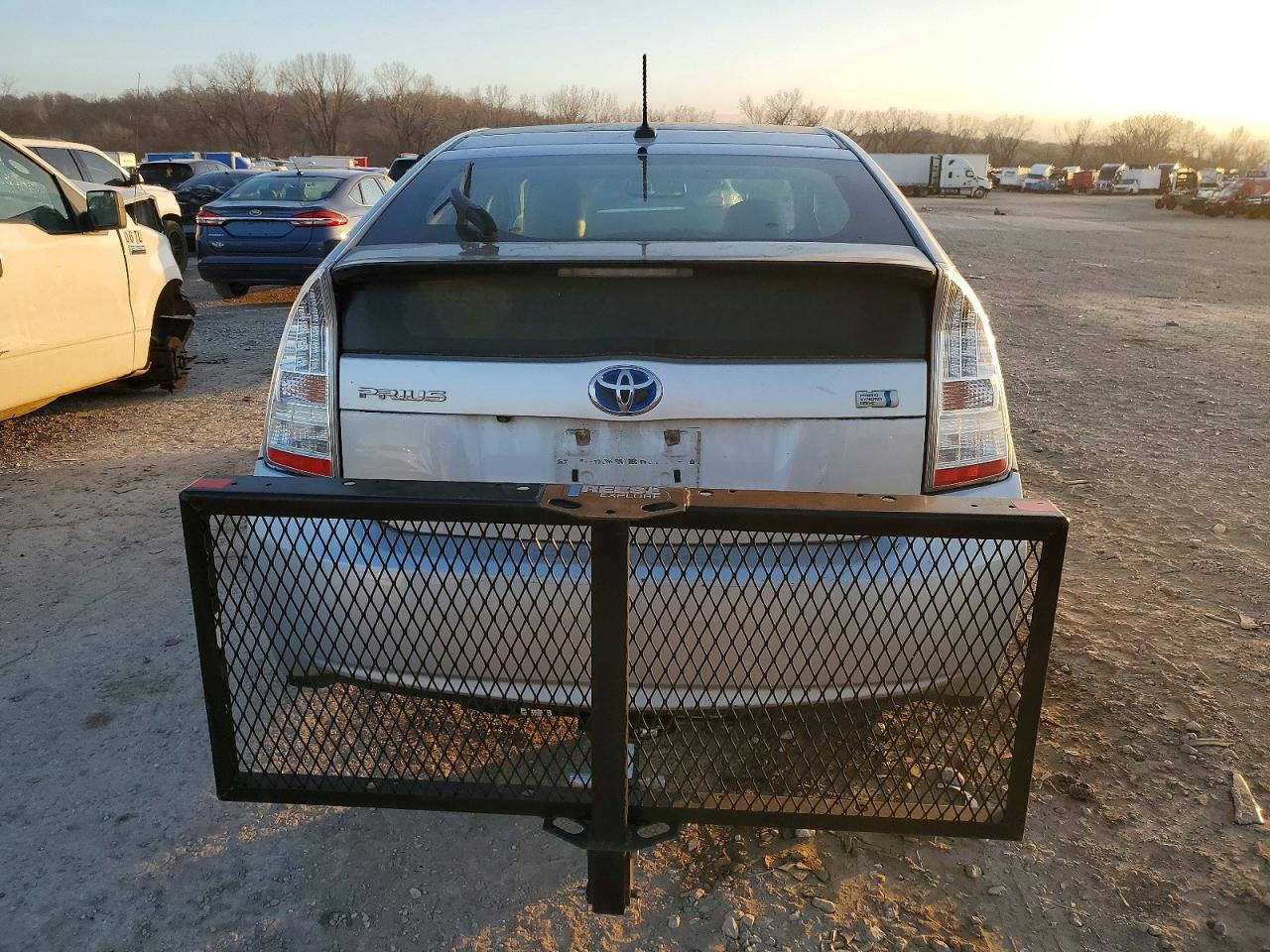 2011 TOYOTA PRIUS photo 16