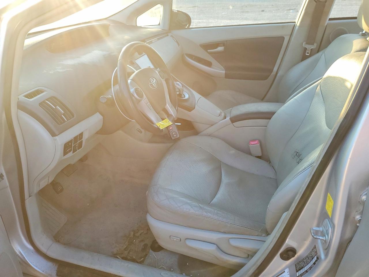 2011 TOYOTA PRIUS photo 19