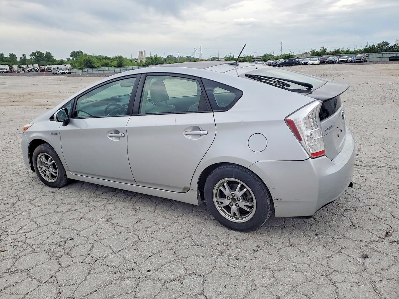 2011 TOYOTA PRIUS photo 5