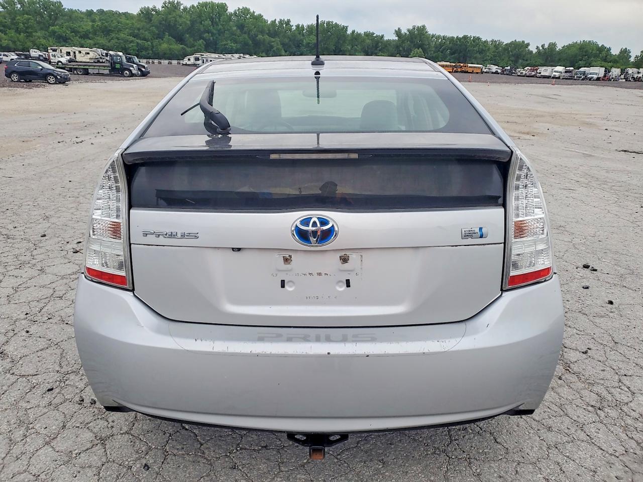 2011 TOYOTA PRIUS photo 17