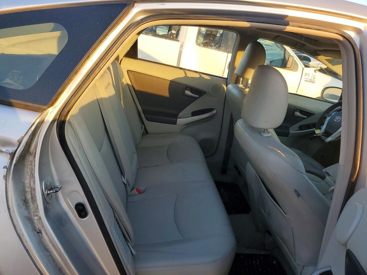 2011 TOYOTA PRIUS photo 28