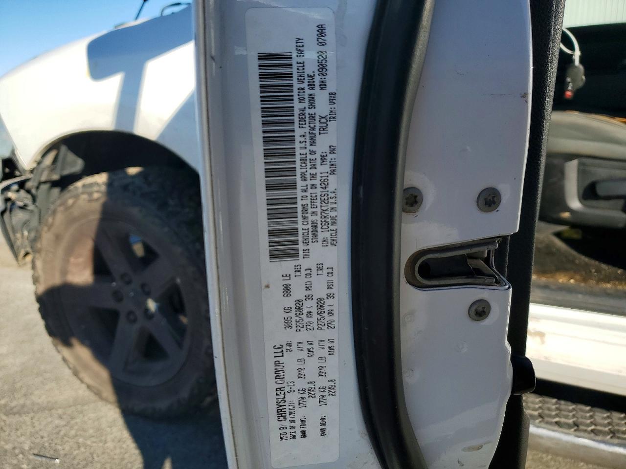 2014 RAM 1500 ST photo 12