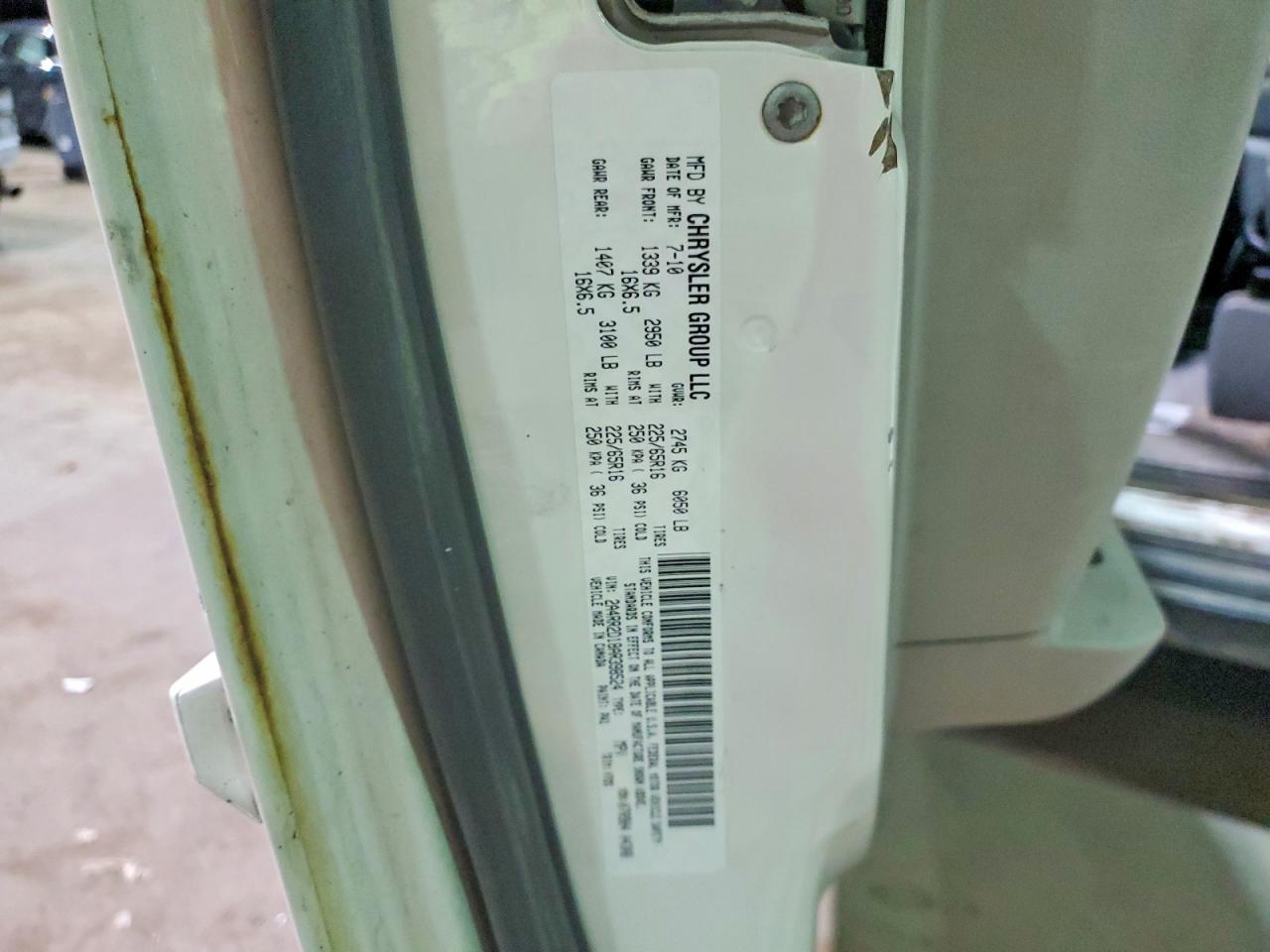 2010 CHRYSLER TOWN & COUNTRY LX photo 13
