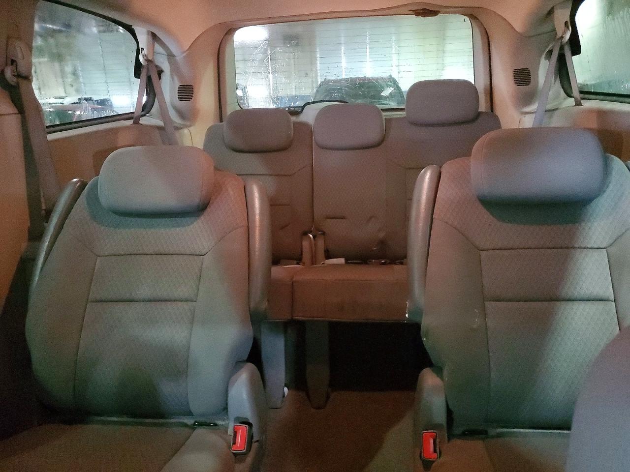 2010 CHRYSLER TOWN & COUNTRY LX photo 10
