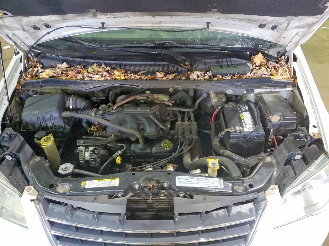 2010 CHRYSLER TOWN & COUNTRY LX photo 12