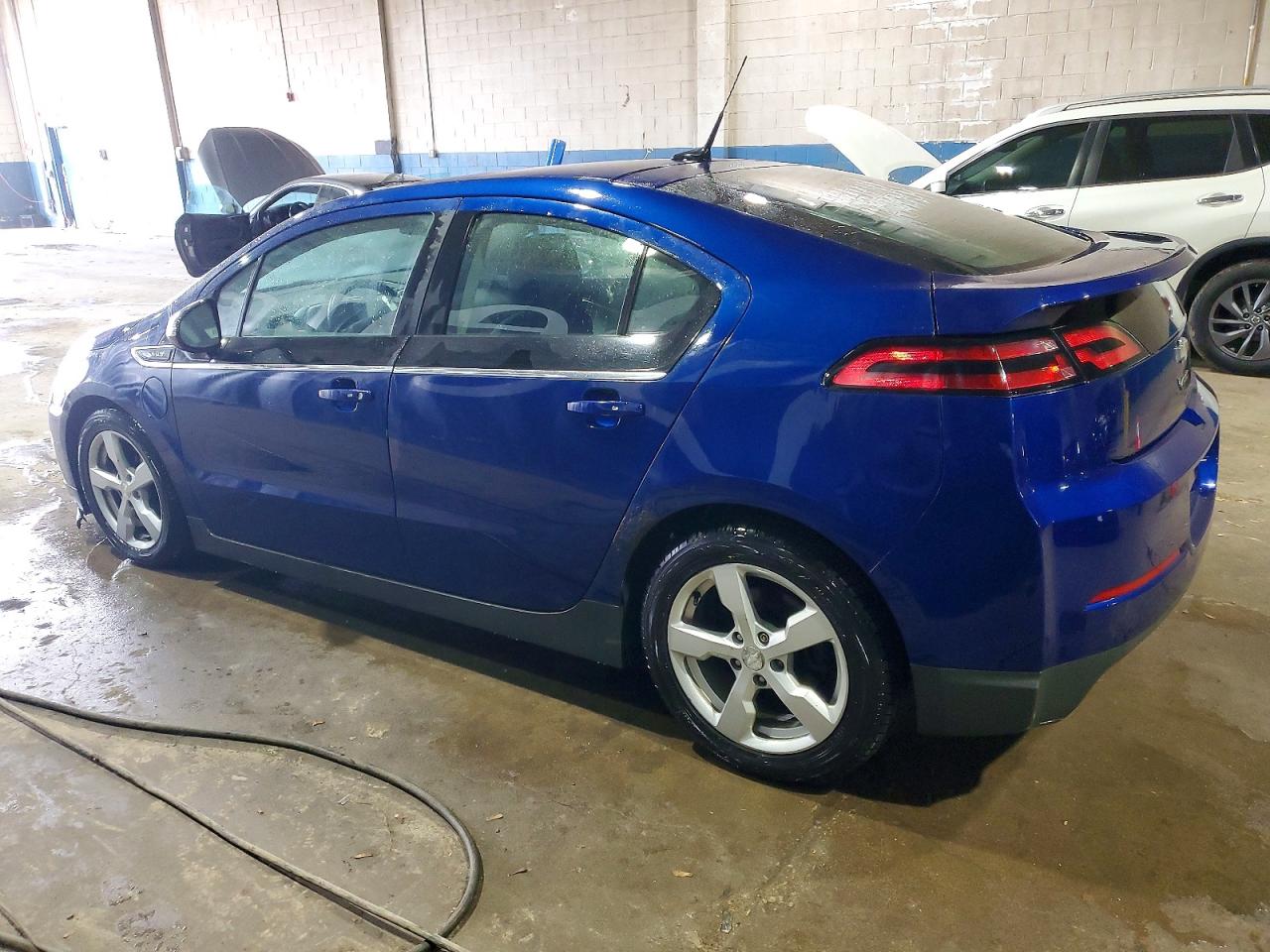 2013 CHEVROLET VOLT photo 2