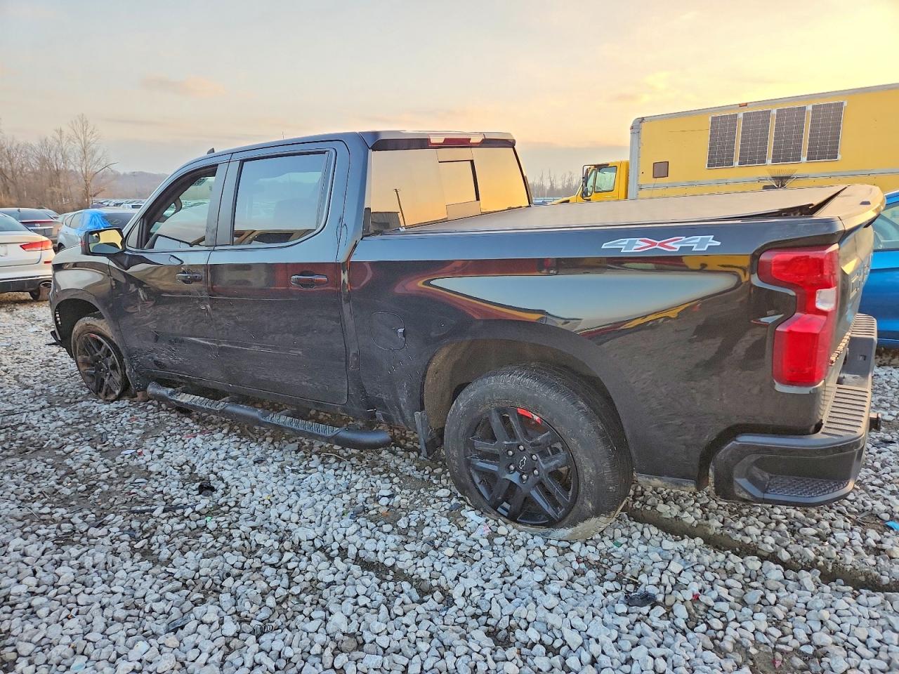 2023 CHEVROLET SILVERADO K1500 RST photo 2