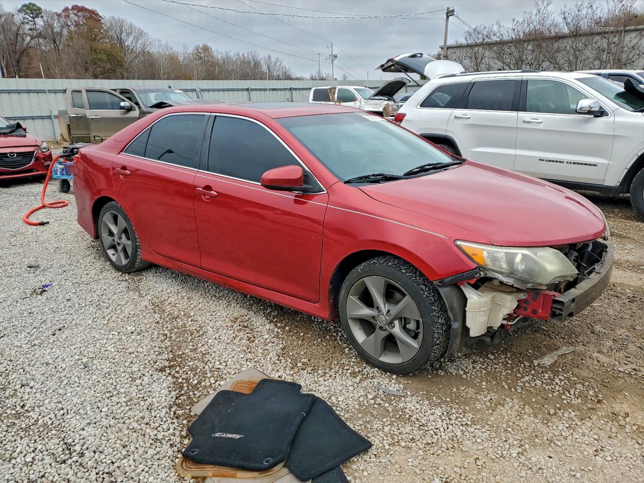 2014 TOYOTA CAMRY L photo 4