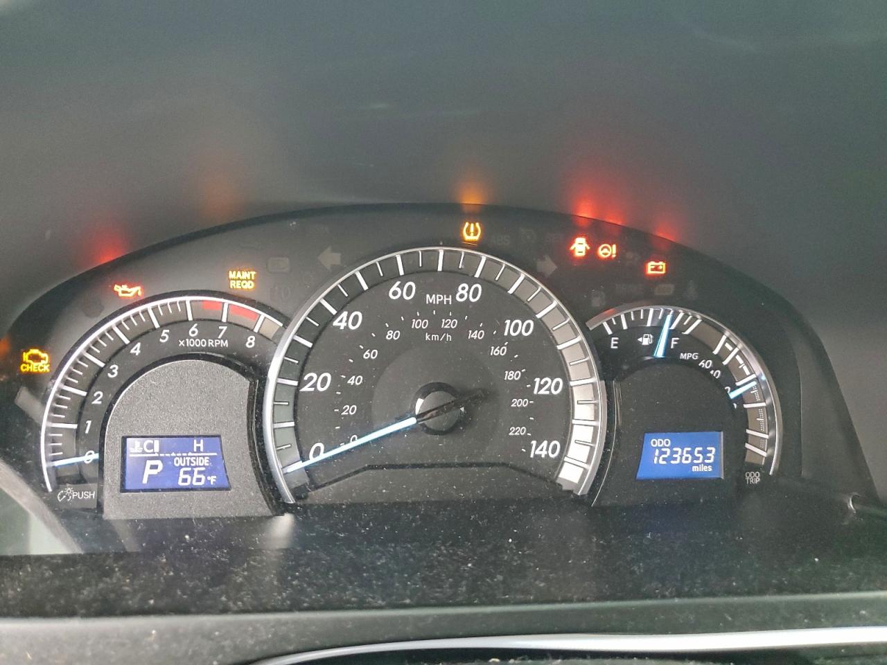 2014 TOYOTA CAMRY L photo 9