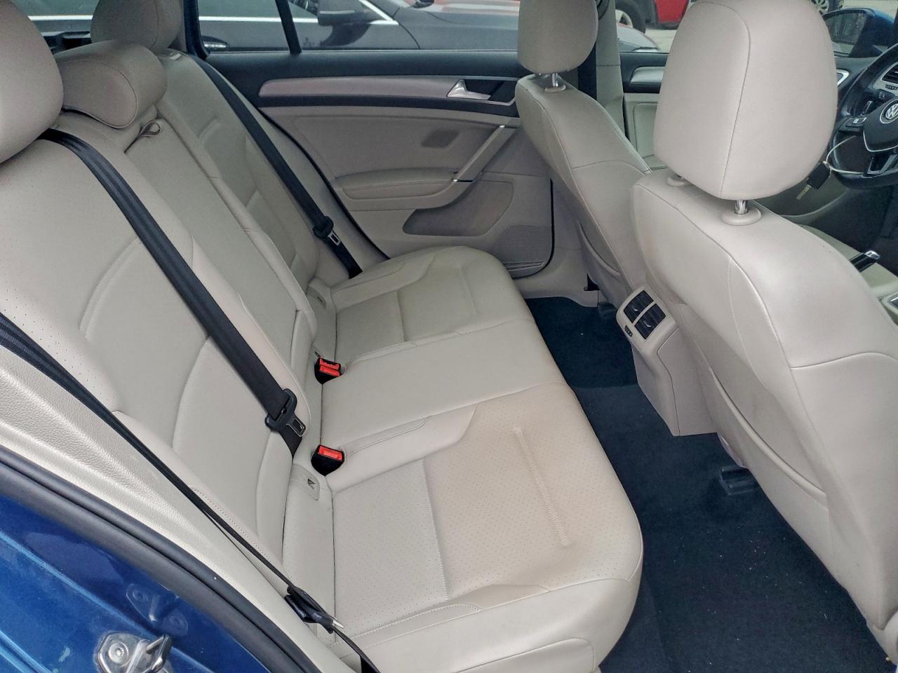 2015 VOLKSWAGEN GOLF SPORTWAGEN TDI S photo 19