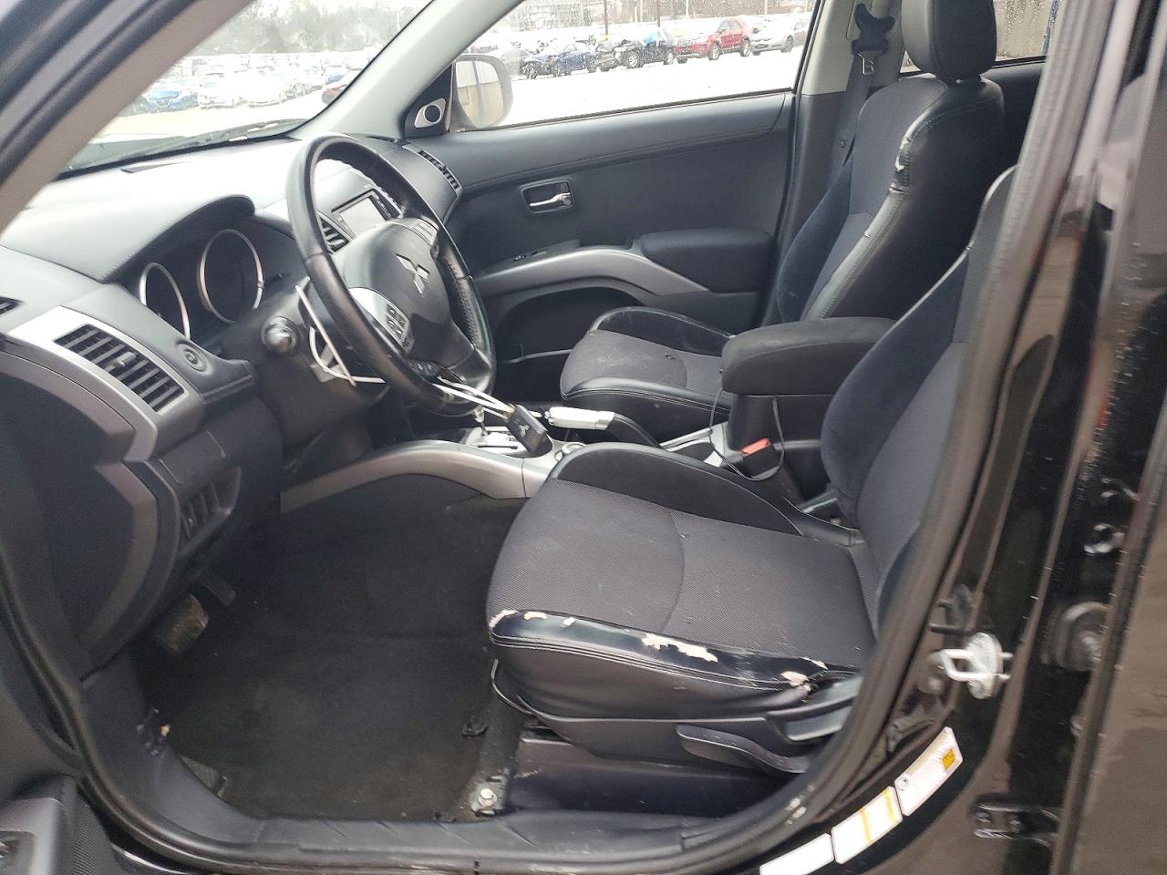 2012 MITSUBISHI OUTLANDER SE photo 7