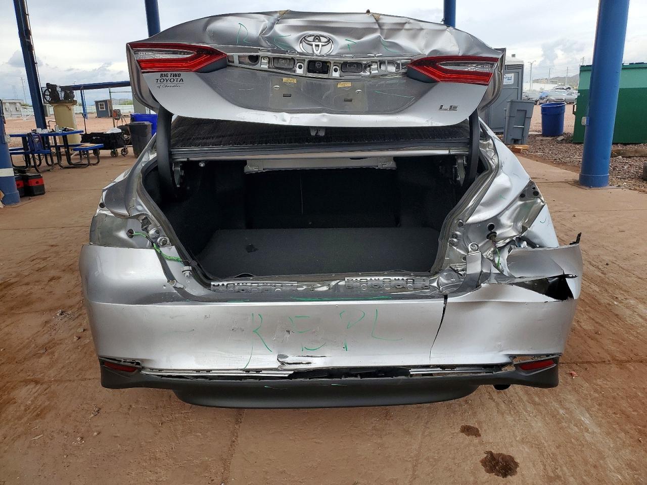 2022 TOYOTA CAMRY LE photo 6