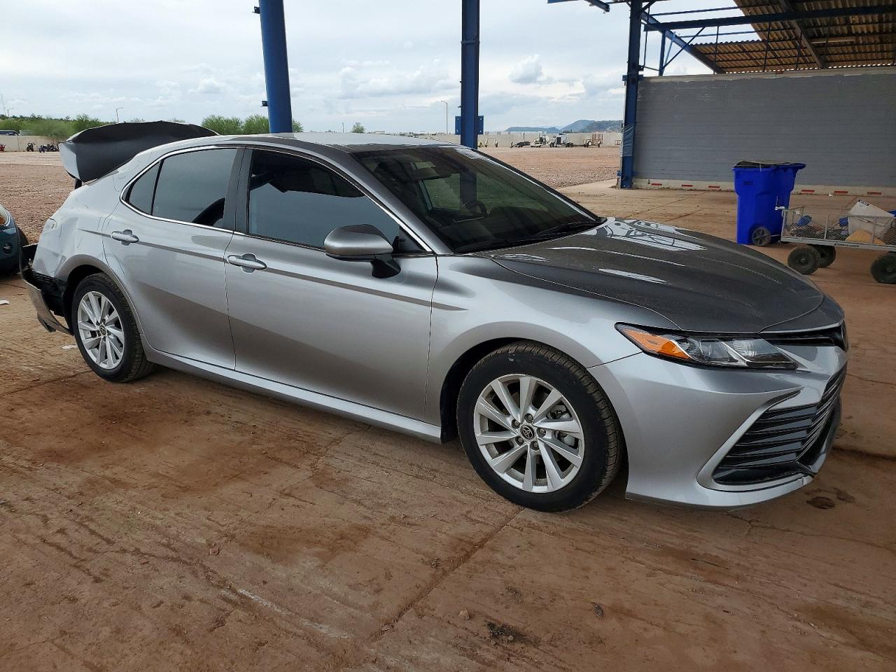 2022 TOYOTA CAMRY LE photo 4
