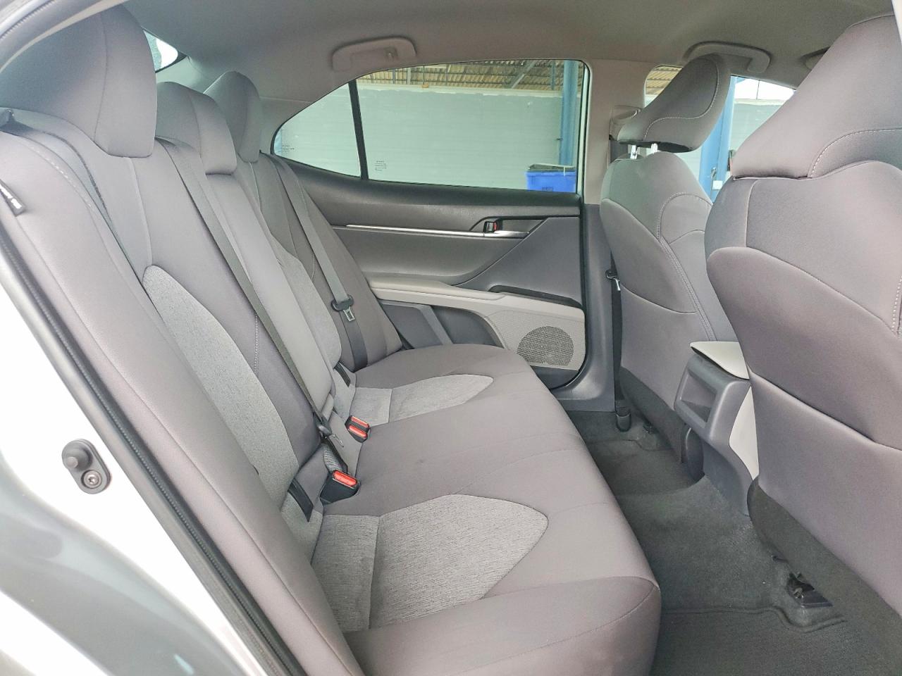 2022 TOYOTA CAMRY LE photo 10