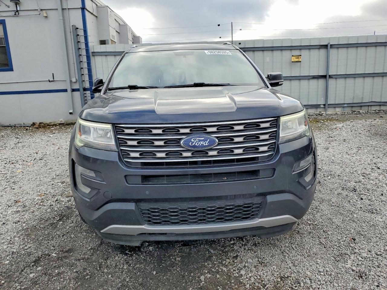 2017 FORD EXPLORER XLT photo 5