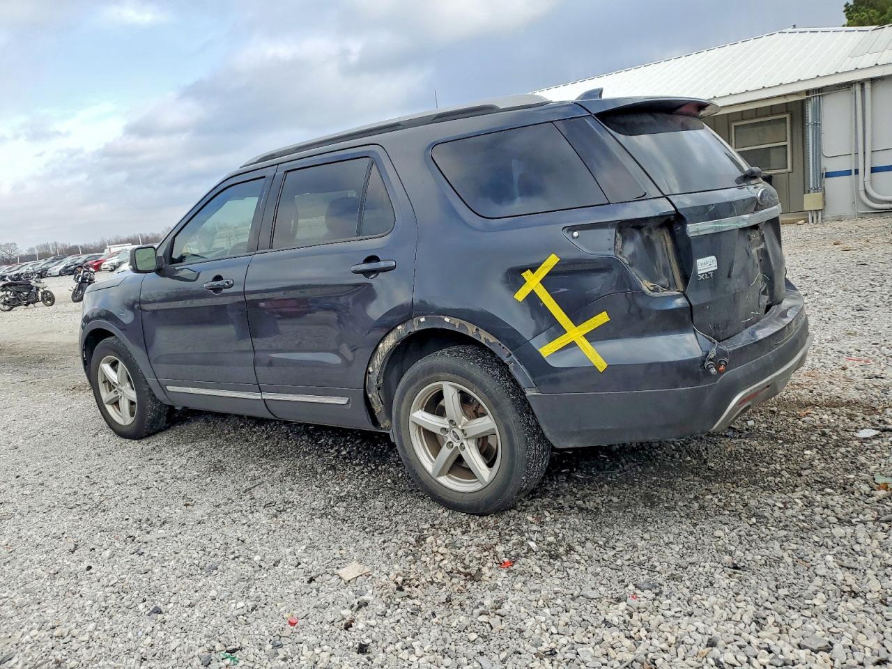 2017 FORD EXPLORER XLT photo 2