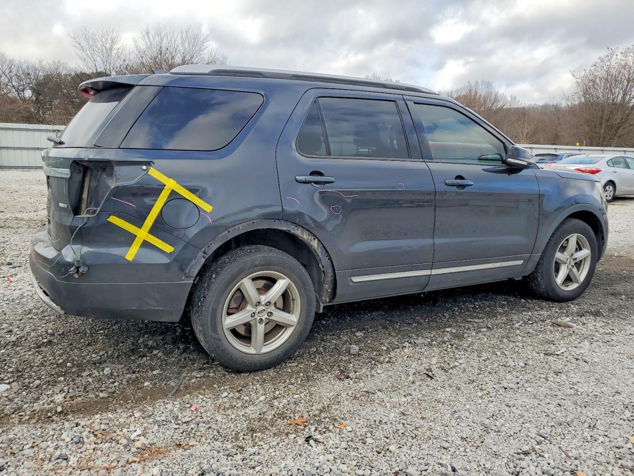 2017 FORD EXPLORER XLT photo 3