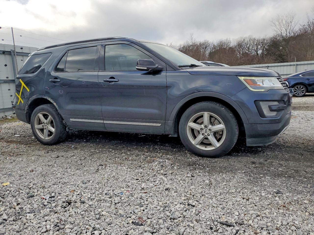 2017 FORD EXPLORER XLT photo 4