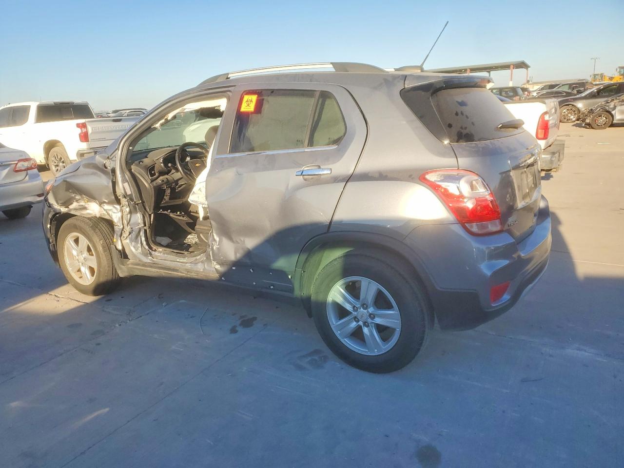 2019 CHEVROLET TRAX 1LT photo 2
