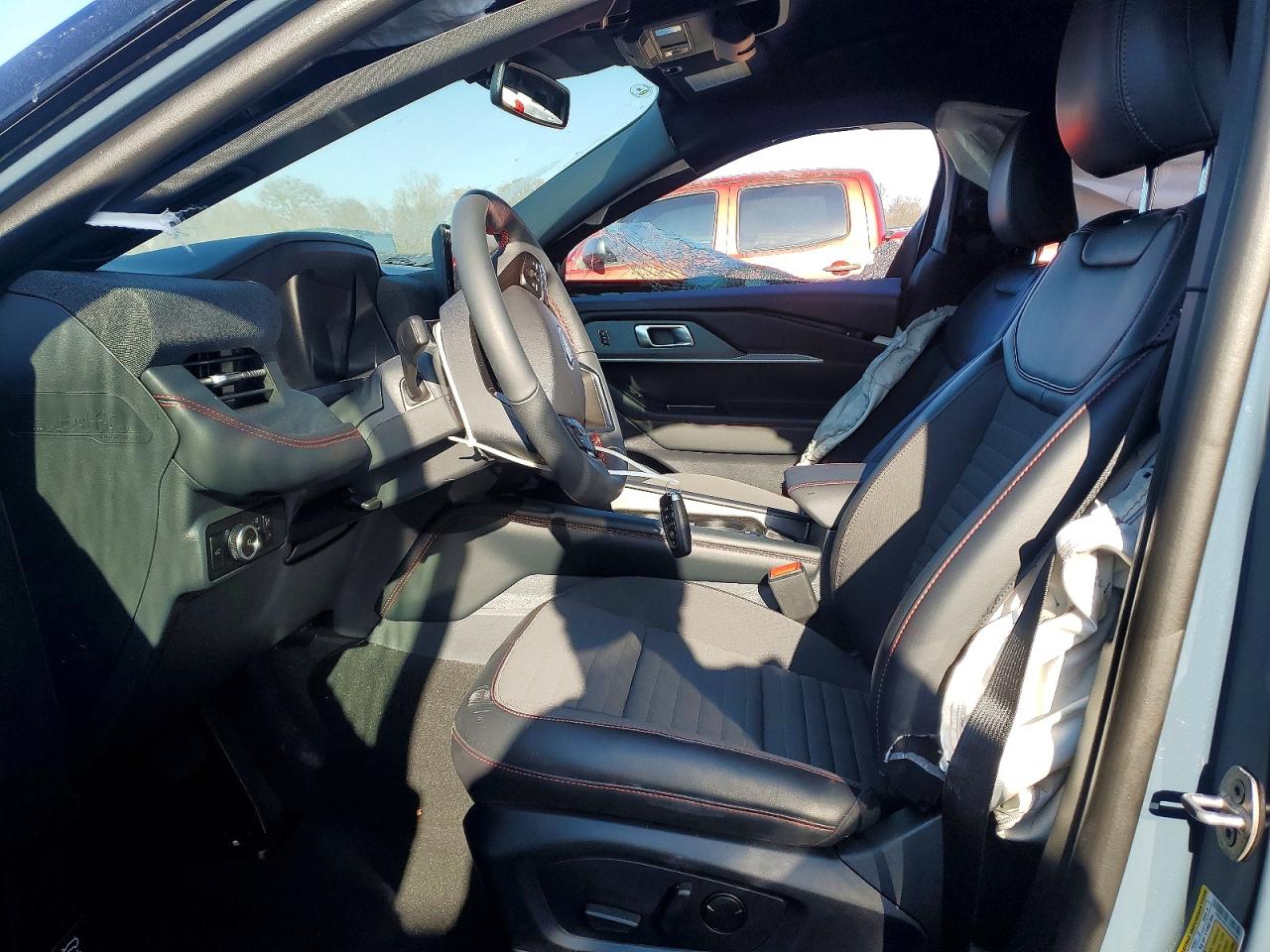 2025 FORD EXPLORER ST-LINE photo 7