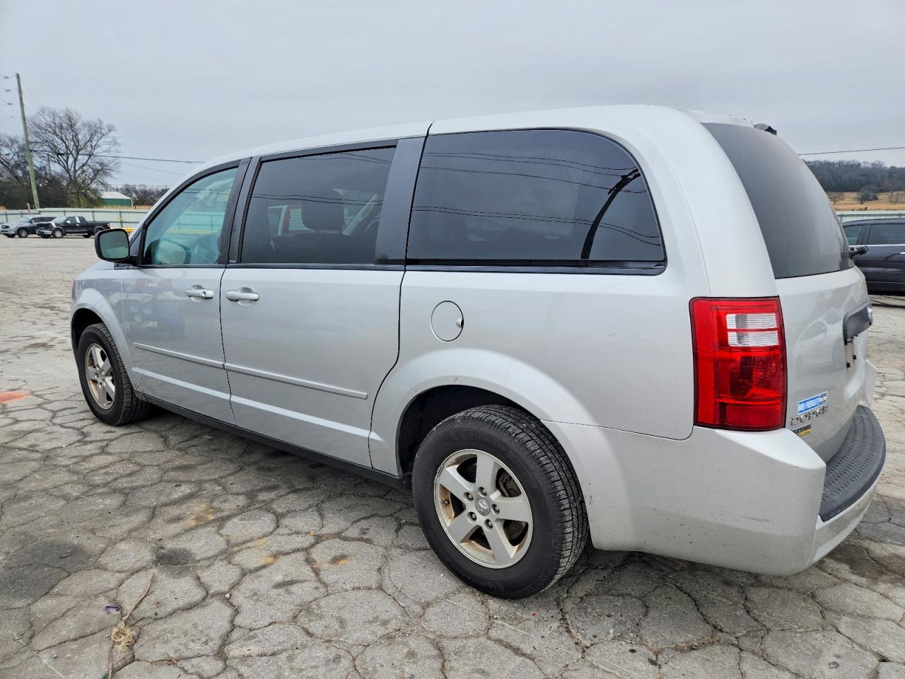 2010 DODGE GRAND CARAVAN SE photo 2