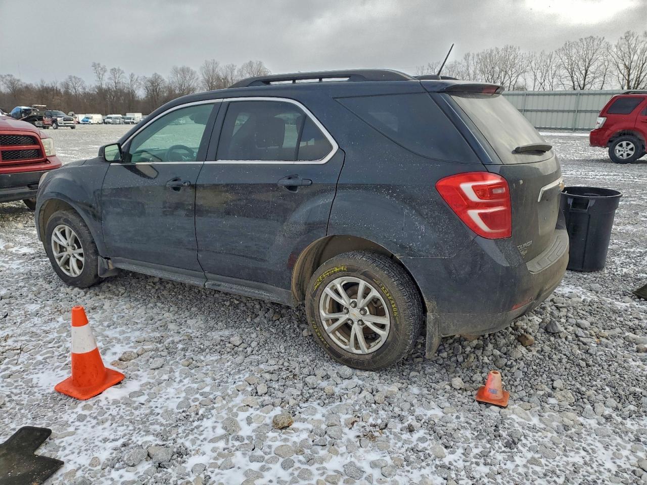 2017 CHEVROLET EQUINOX LT photo 2