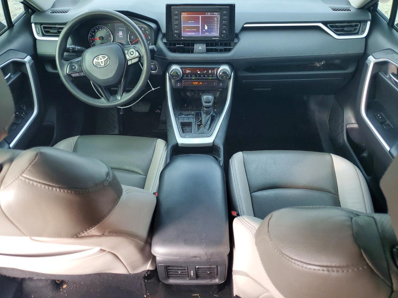 2021 TOYOTA RAV4 XLE photo 8