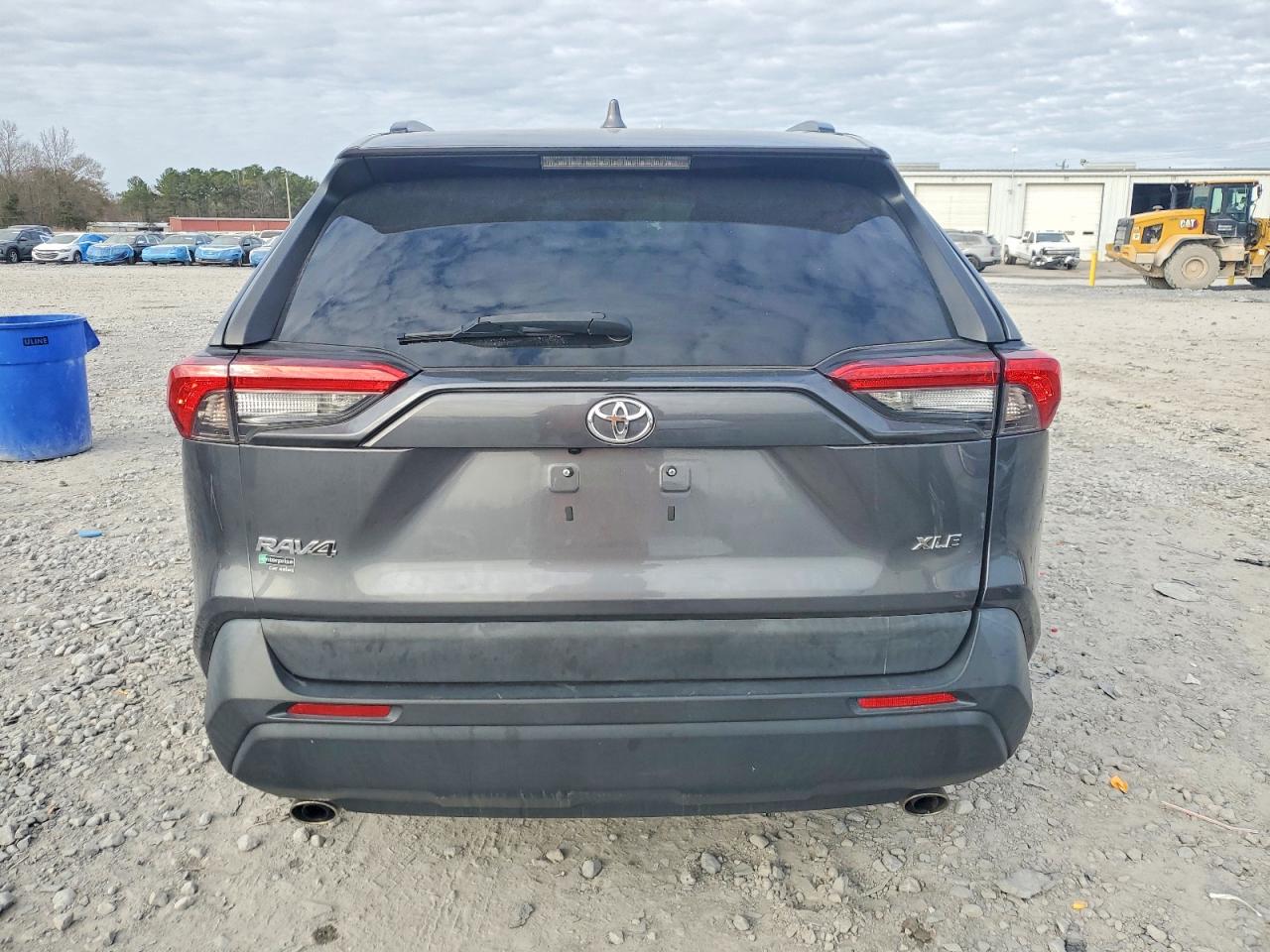 2021 TOYOTA RAV4 XLE photo 6